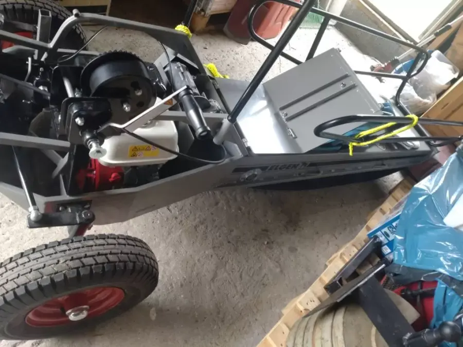 Motor och vinsch på Älgen, närbild